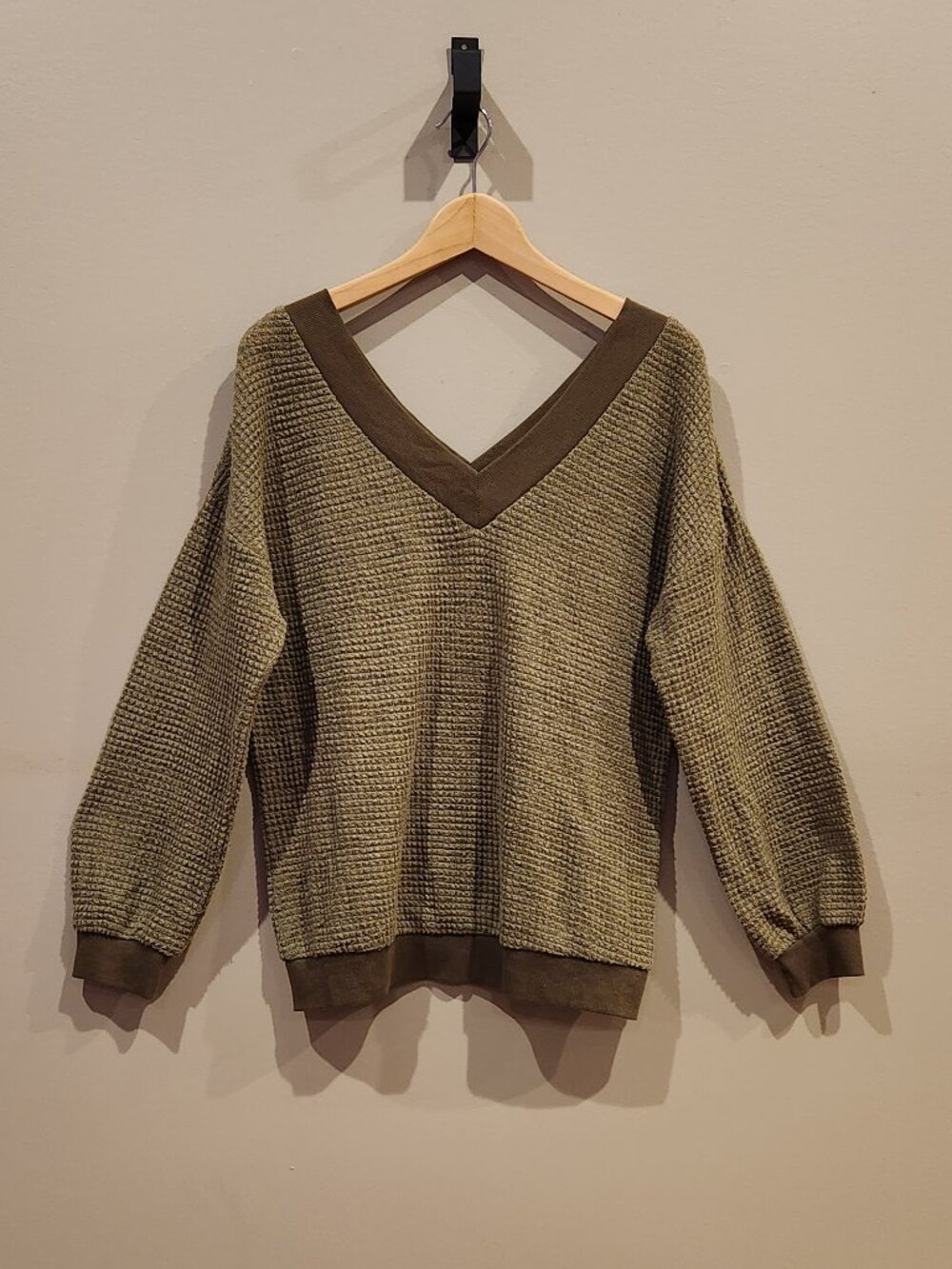 Adreamly Olive Waffle Knit V Neck Pullover Sweater Size Medium